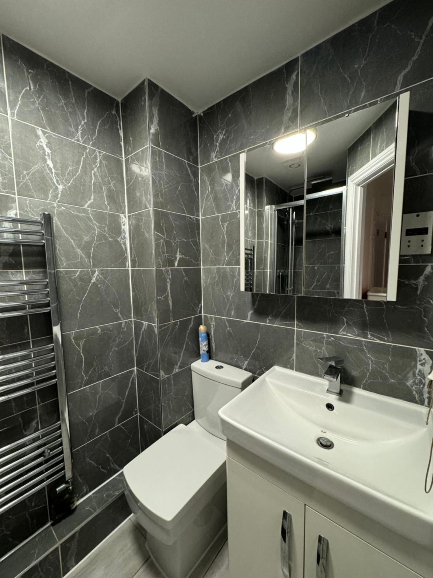 Spacious 3 Bedroom Home, With Private Driveway 5 Minutes From Excel Centre & Custom House Лондон Екстер'єр фото