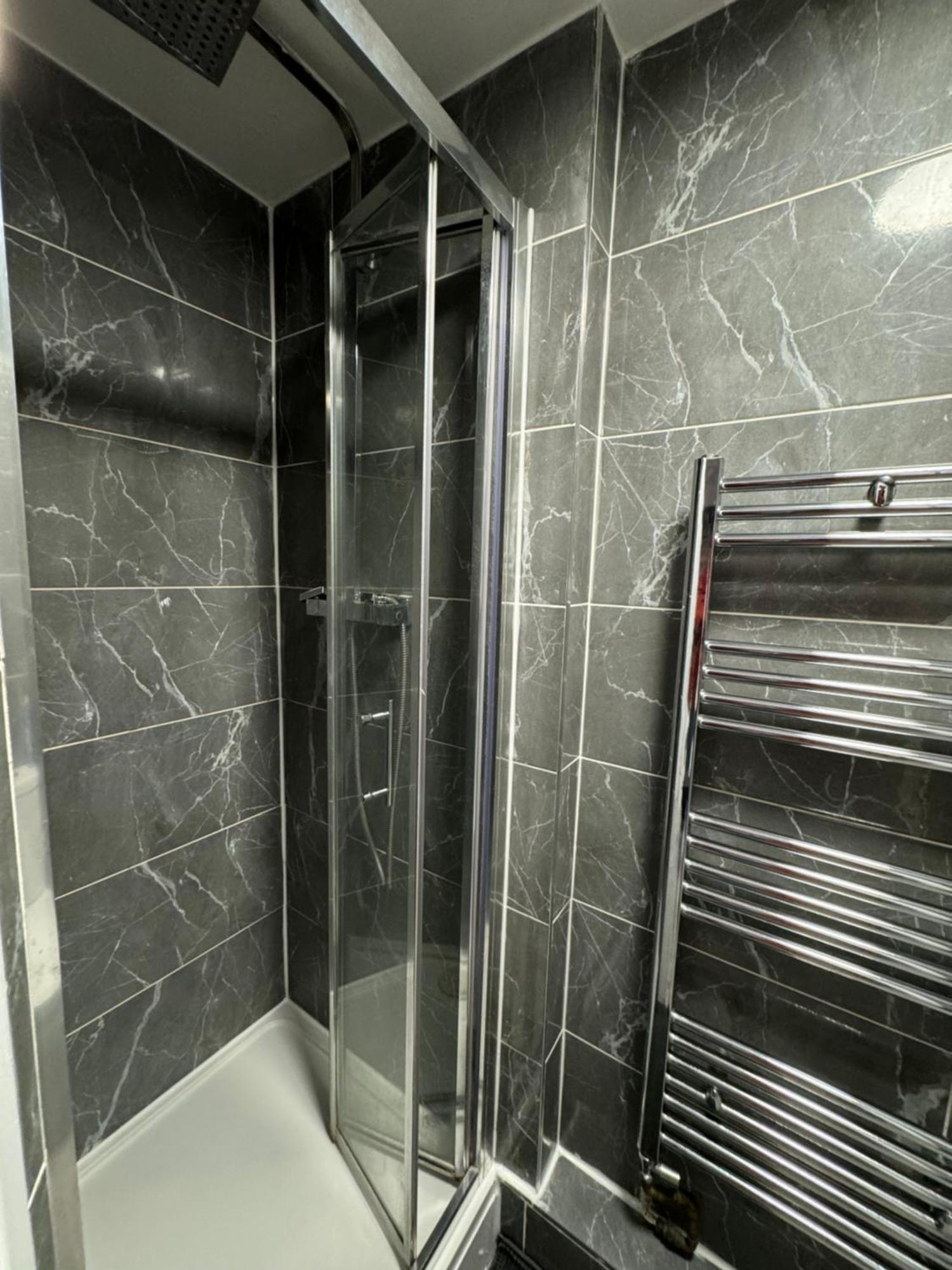 Spacious 3 Bedroom Home, With Private Driveway 5 Minutes From Excel Centre & Custom House Лондон Екстер'єр фото